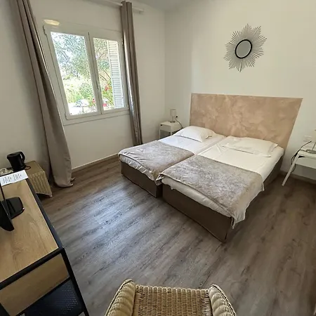 L'aiglon Bylitis Hotel