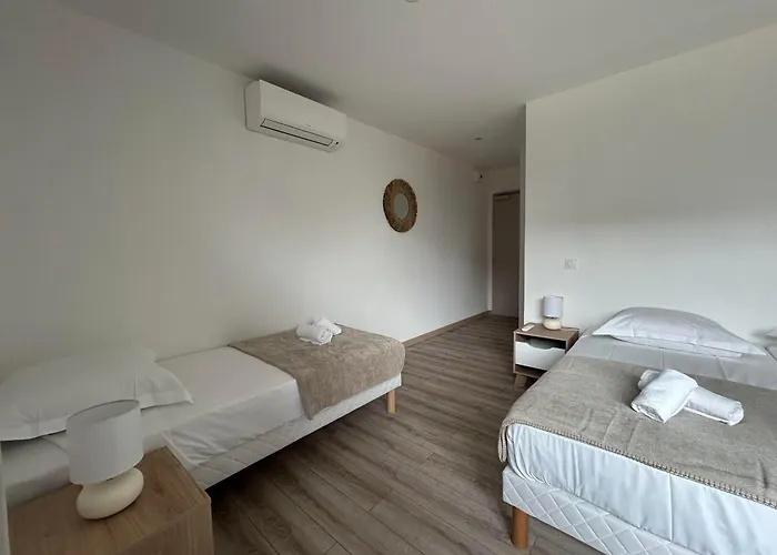 L'aiglon Bylitis מלון 2*